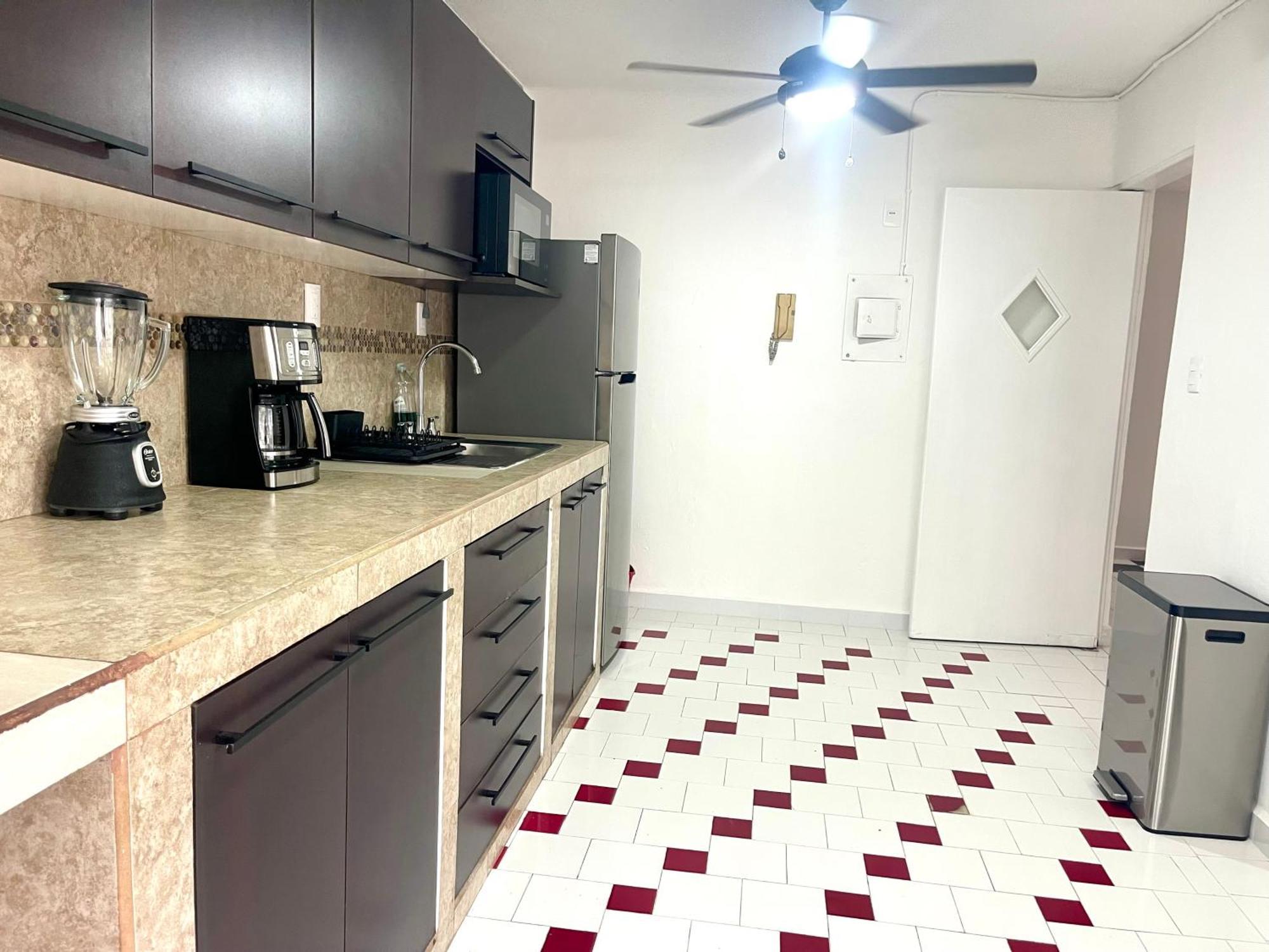 Deco5 Spacious Downtown Like Apartment *